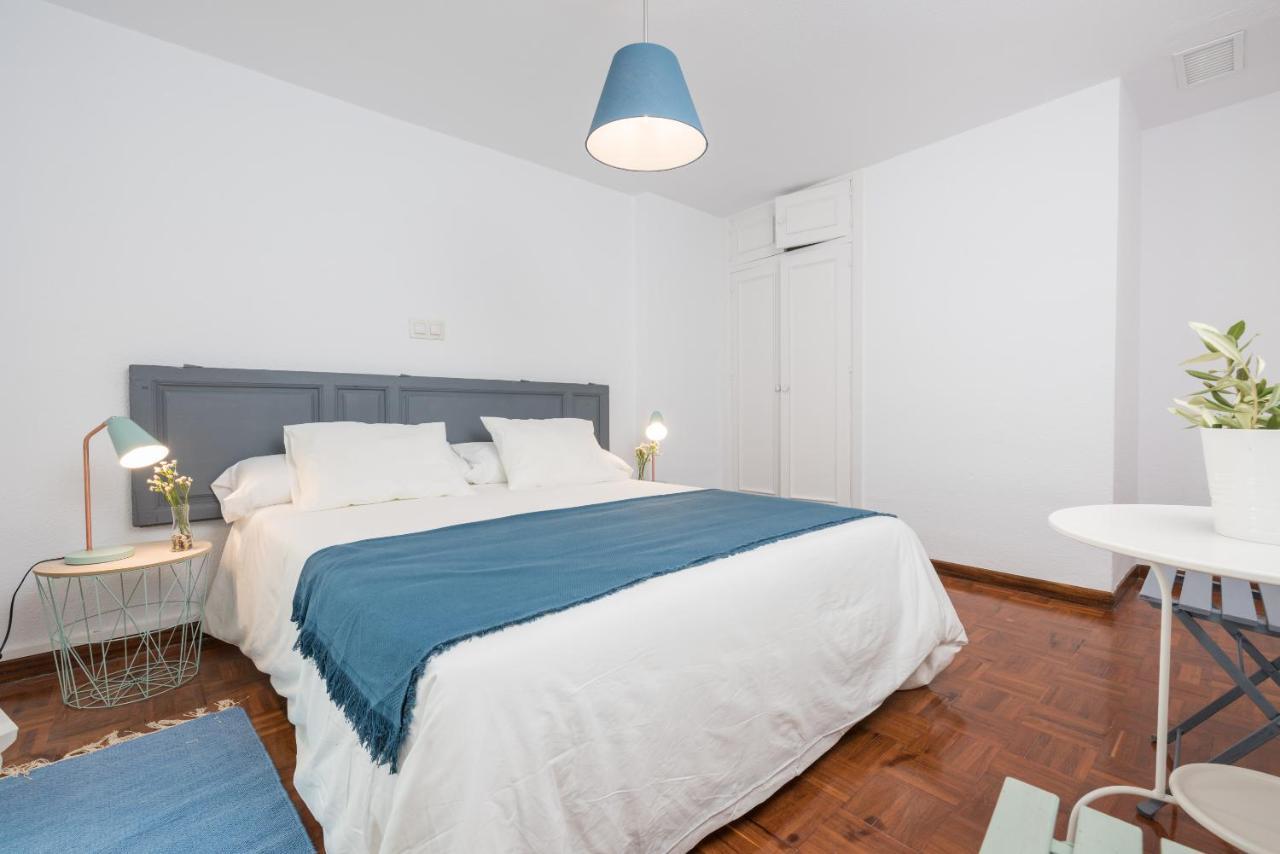 Apartamentos Paseo De La Farola Málaga Esterno foto