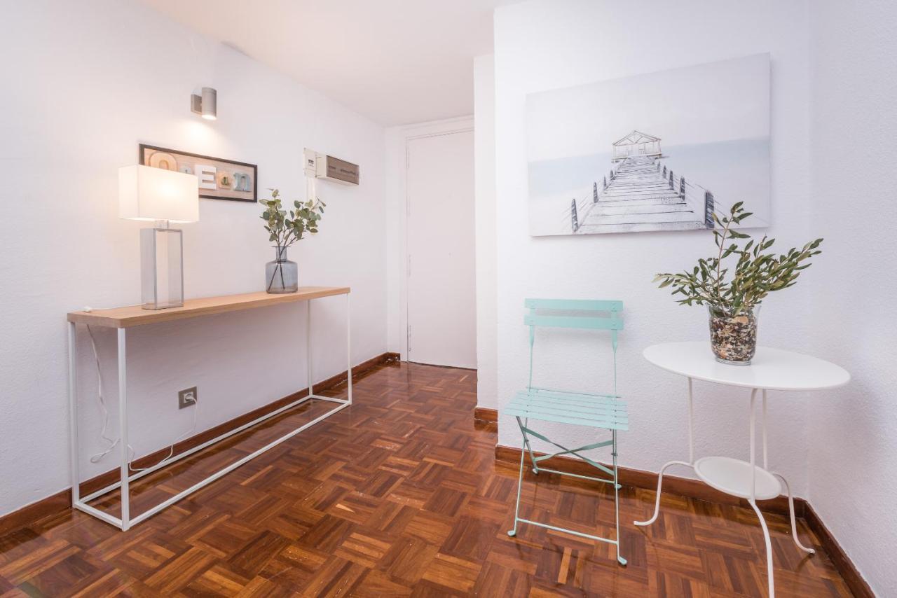 Apartamentos Paseo De La Farola Málaga Esterno foto